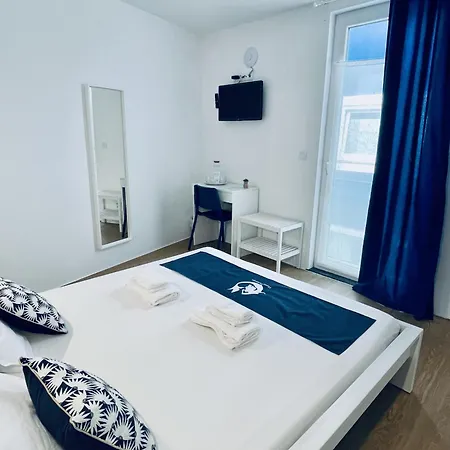 Hostel Partenope And *