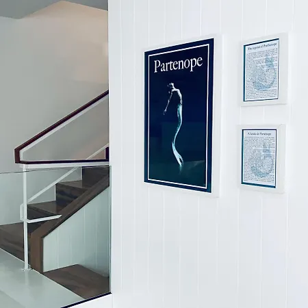 ホステル Partenope And *