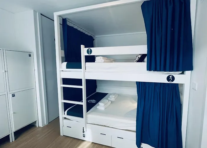 Partenope And Hostel Angra do Heroísmo