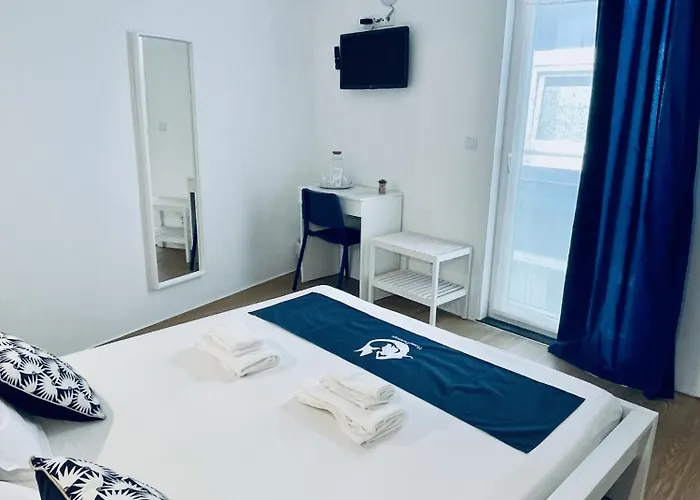 Hostel Partenope And *