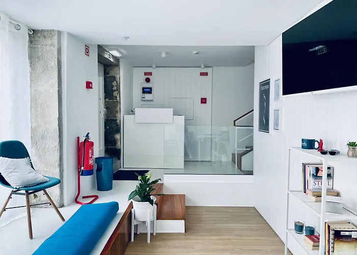 Partenope And Hostel