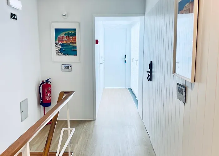 Partenope And Hostel