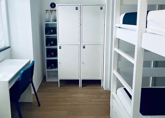 Partenope And Hostel Angra do Heroísmo