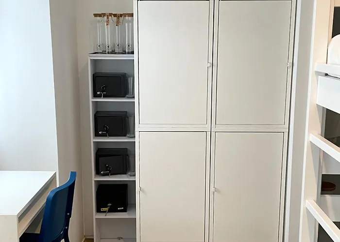 Partenope And Hostel