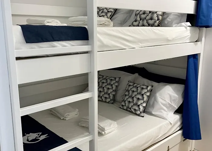 Partenope And Hostel Angra do Heroísmo