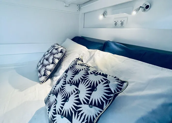 Partenope And Hostel *